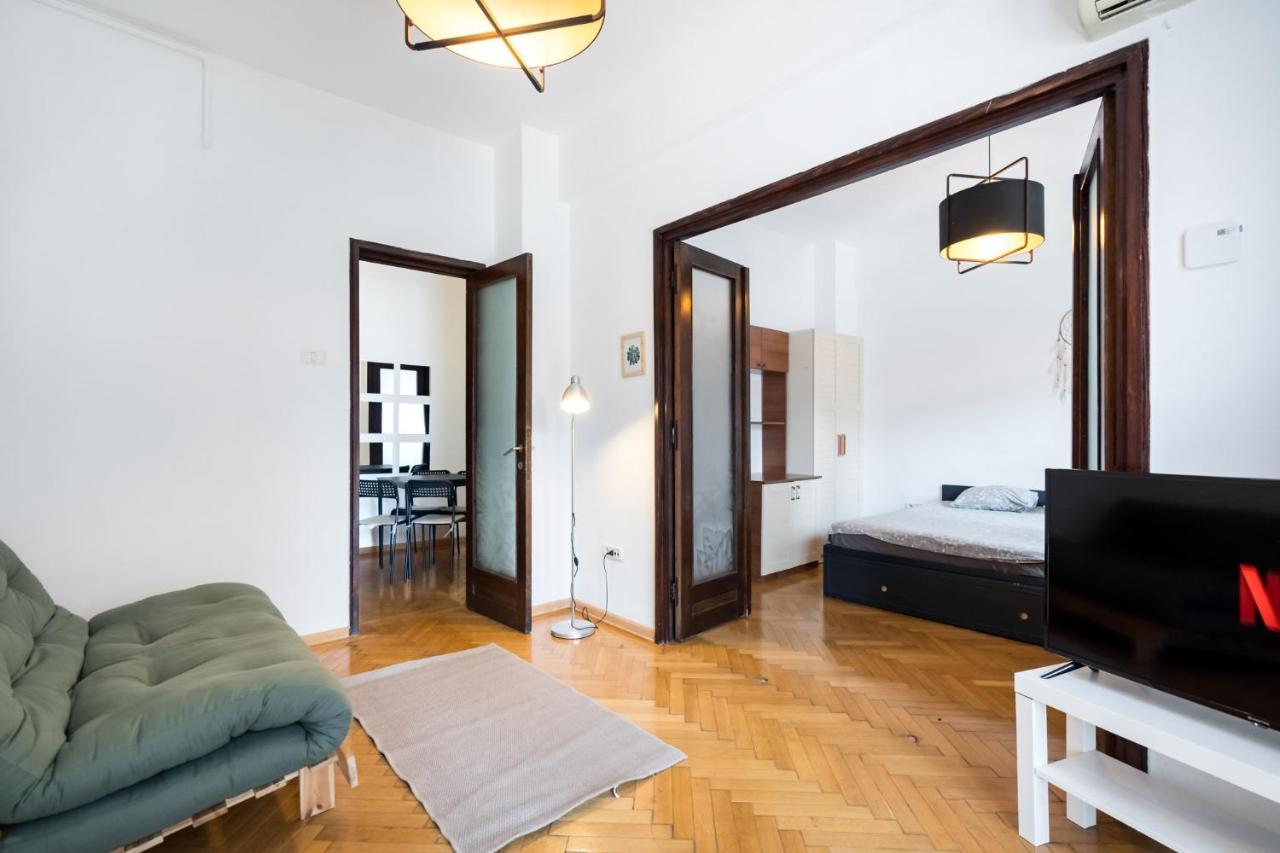 בוקרשט Sleek Comfort - A Blend Of Style And Convenience מראה חיצוני תמונה