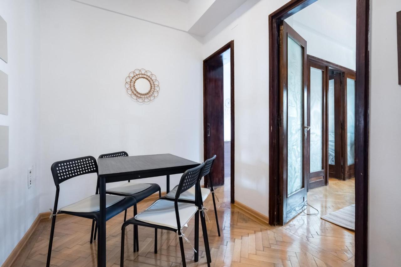 בוקרשט Sleek Comfort - A Blend Of Style And Convenience מראה חיצוני תמונה