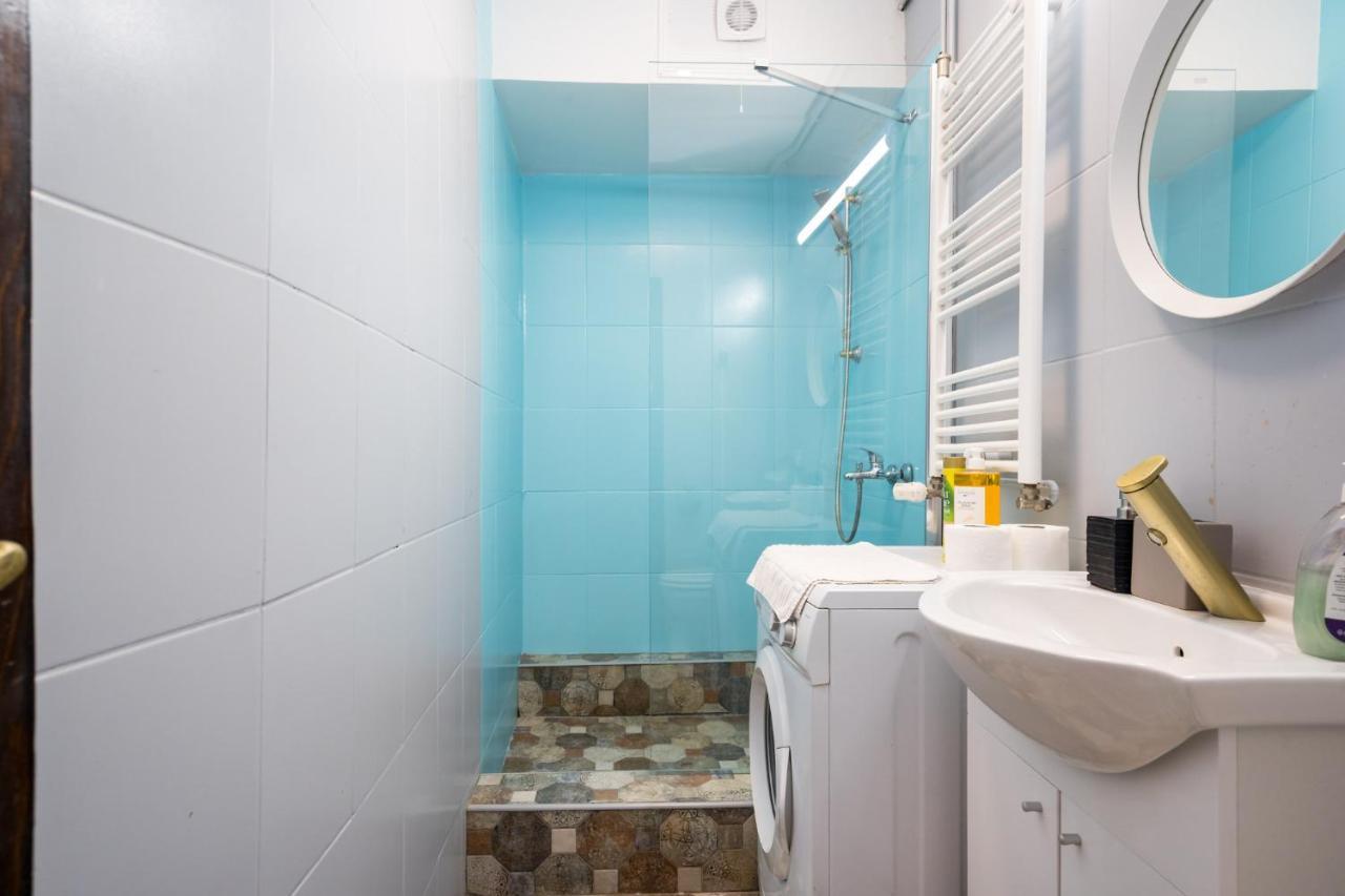 בוקרשט Sleek Comfort - A Blend Of Style And Convenience מראה חיצוני תמונה