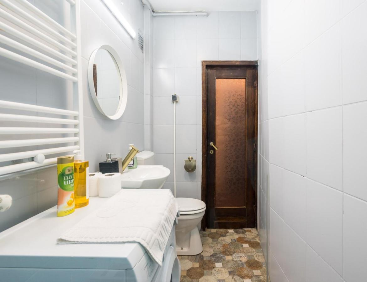 בוקרשט Sleek Comfort - A Blend Of Style And Convenience מראה חיצוני תמונה