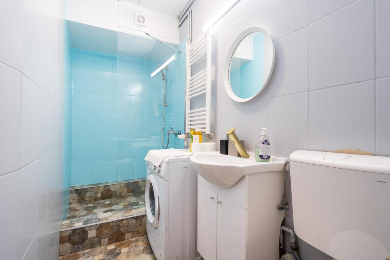 בוקרשט Sleek Comfort - A Blend Of Style And Convenience מראה חיצוני תמונה