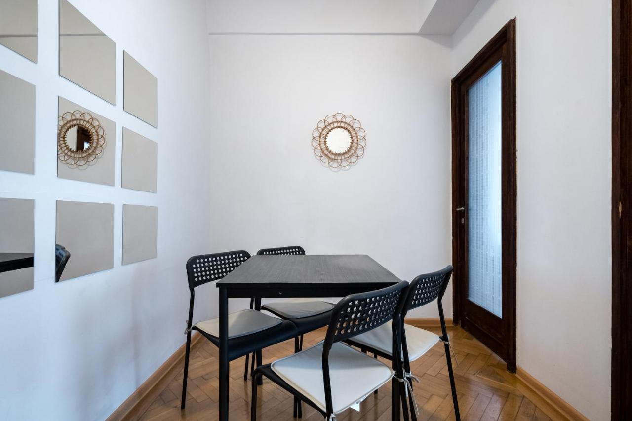 בוקרשט Sleek Comfort - A Blend Of Style And Convenience מראה חיצוני תמונה